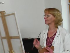 Lesbisk njuter av hur en kille knullar sin flickvän