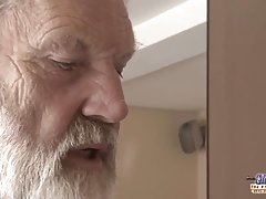 Bränn dammet med sin flickvän medan de flyttar tuttarna utan att stoppa