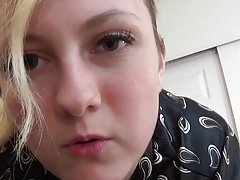 Hans mor är en lur och lär honom att knulla bättre med sin pojkvän