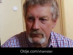 Lydig son blir knuten av sin onda mor
